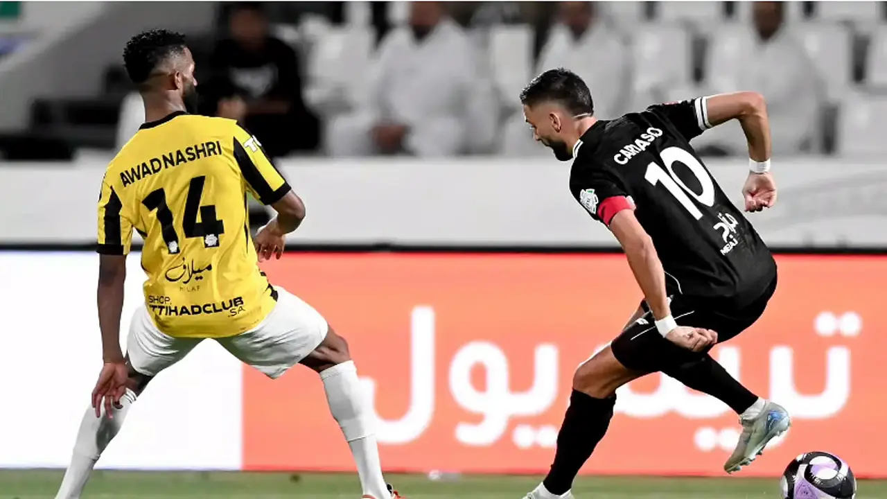 الشباب يقصي الاتحاد بثلاثية ويؤجل حسم مقعد النخبة الآسيوي
